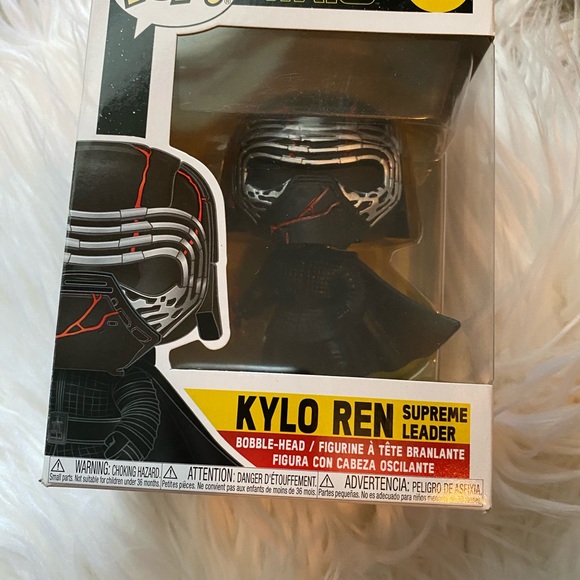 Funko Pop! Star Wars: Rise of Skywalker - Kylo Ren - Picture 2 of 2
